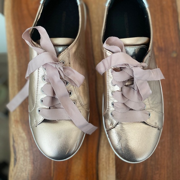 Lounge Sneakers - Picture 2 of 4